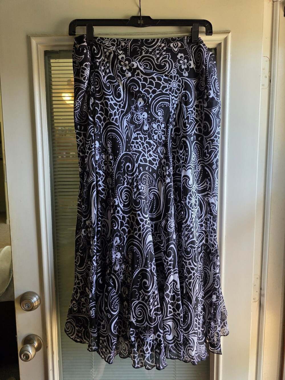 Cato Woman Long Skirt Size 18/20W Black White Floral Paisley Chiffon Flowing